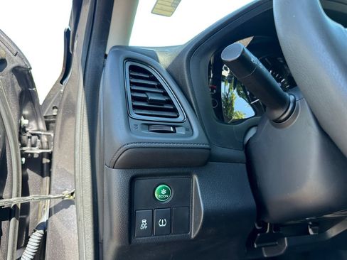 Used 2022 Honda HR-V LX image 13