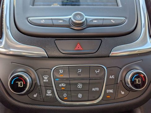 Used 2019 Chevrolet Equinox LT image 16