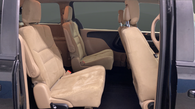Used 2016 Dodge Grand Caravan SXT FWD image 23