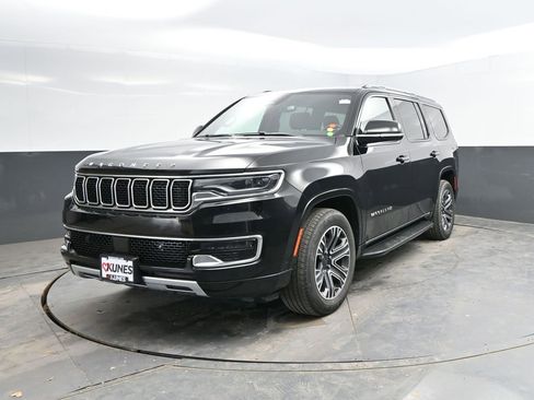 Used 2024 Jeep Wagoneer Series II w/ Flexible Seating Group image 5