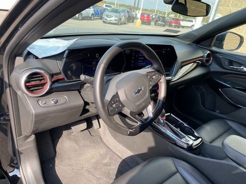 Used 2024 Chevrolet Trax RS w/ Sunroof Package image 13