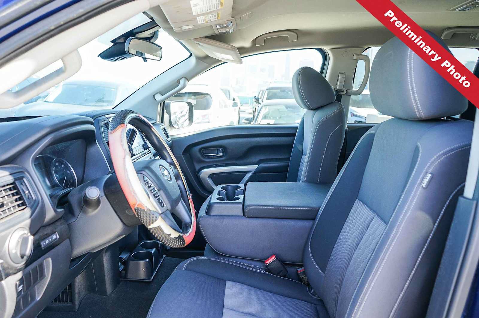 Used 2022 Nissan Titan SV RWD image 13