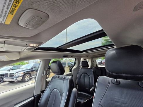 Used 2024 Chrysler Pacifica Limited FWD image 22