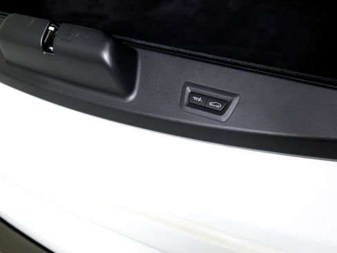 Used 2021 Rolls-Royce Cullinan Black Badge image 28