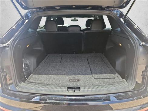 Used 2022 Volkswagen Atlas Cross Sport SE FWD image 6