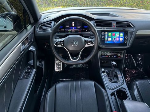 Used 2022 Volkswagen Tiguan SE R-Line FWD image 21