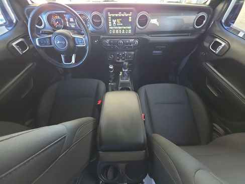 Used 2022 Jeep Wrangler Unlimited Sahara AWD/4WD image 21