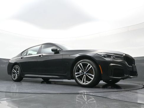 Used 2022 BMW 740i xDrive w/ M Sport Package image 23