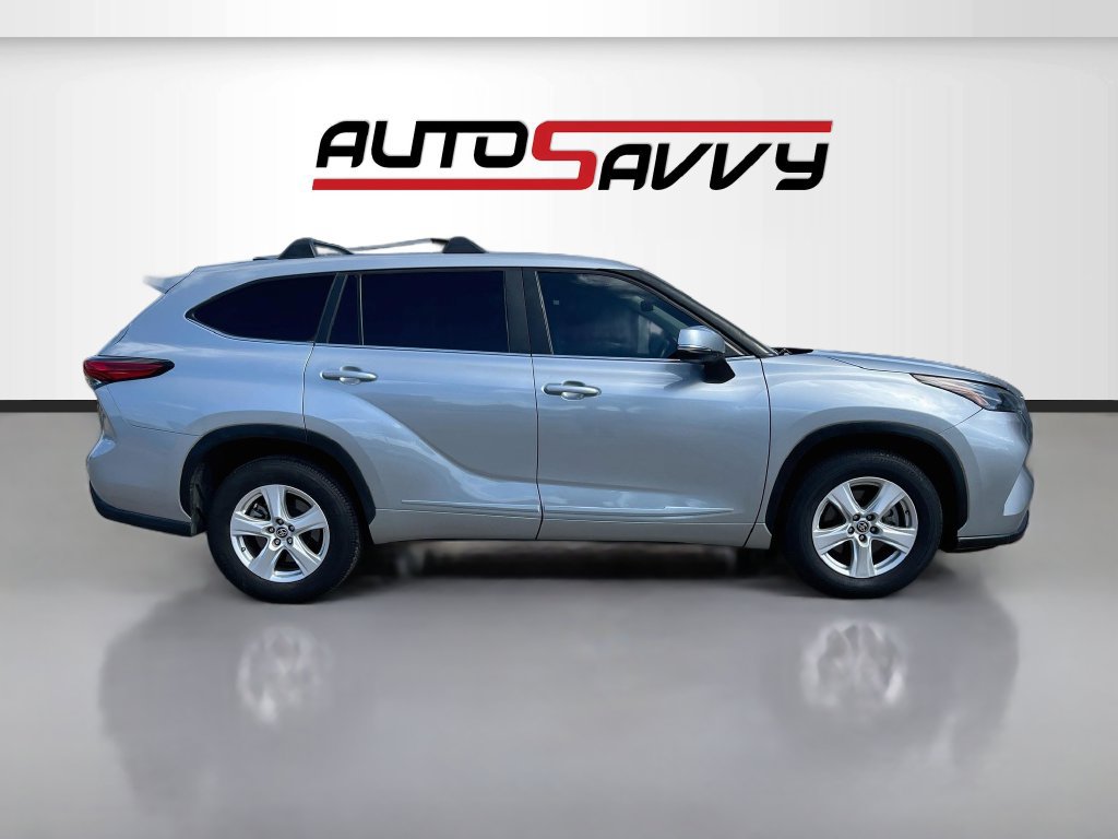 Used 2023 Toyota Highlander LE FWD image 8