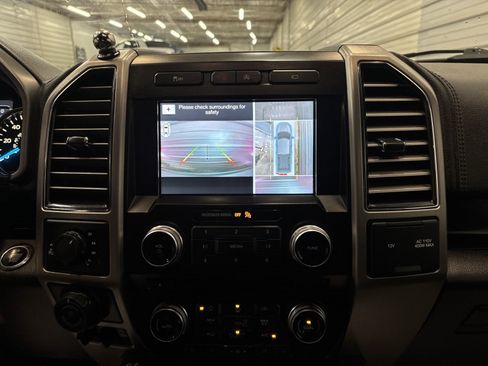 Used 2017 Ford F150 Platinum w/ Equipment Group 701A Luxury image 21