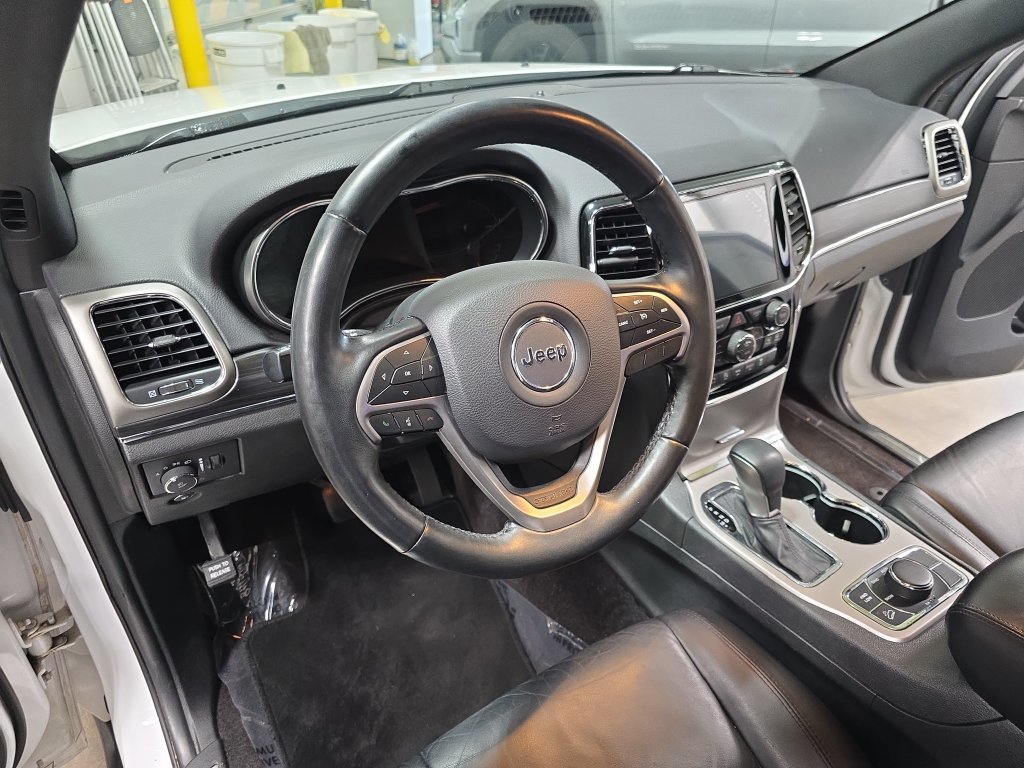 Used 2019 Jeep Grand Cherokee Limited AWD/4WD image 15