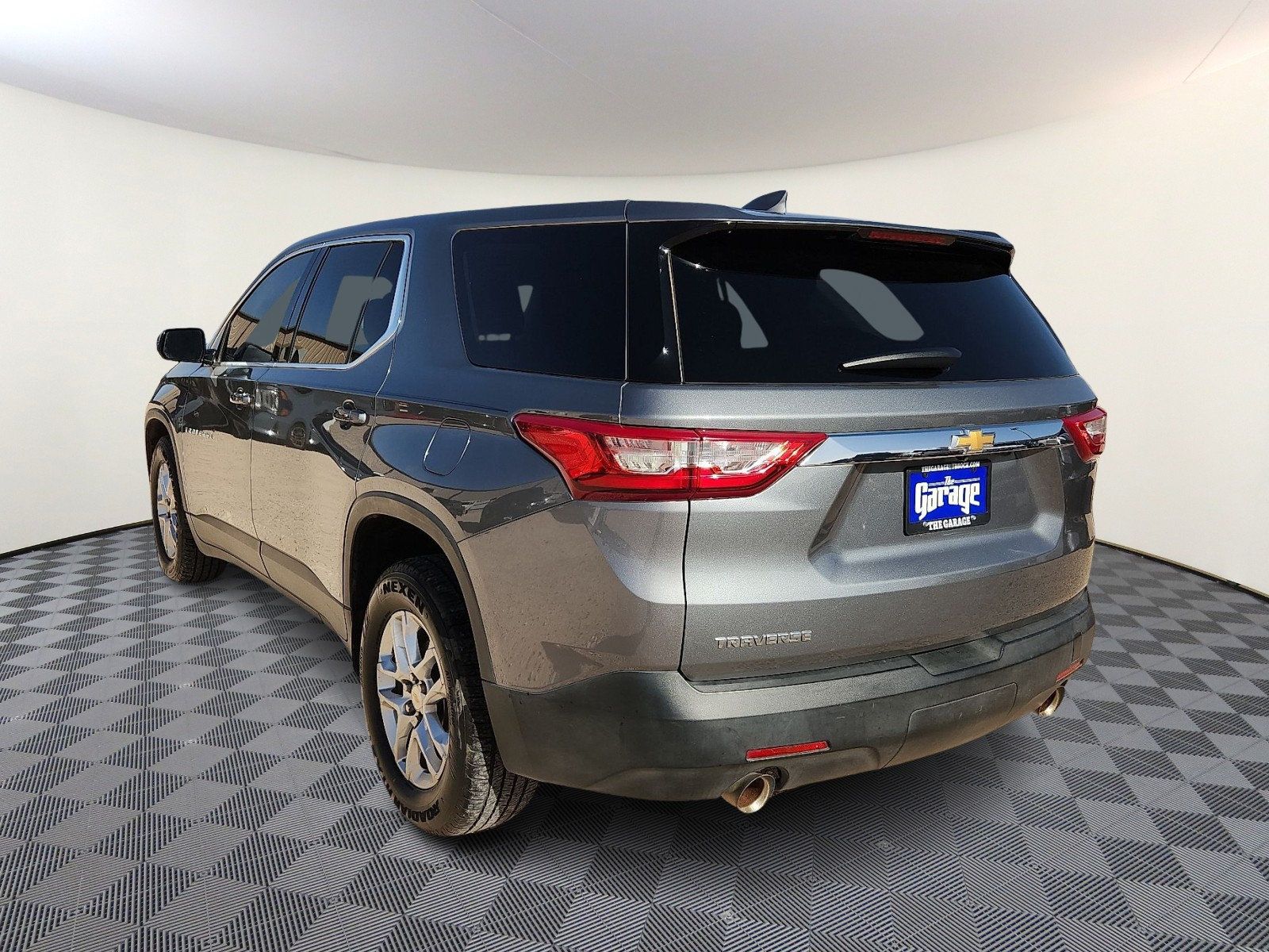 Used 2018 Chevrolet Traverse LS FWD image 3