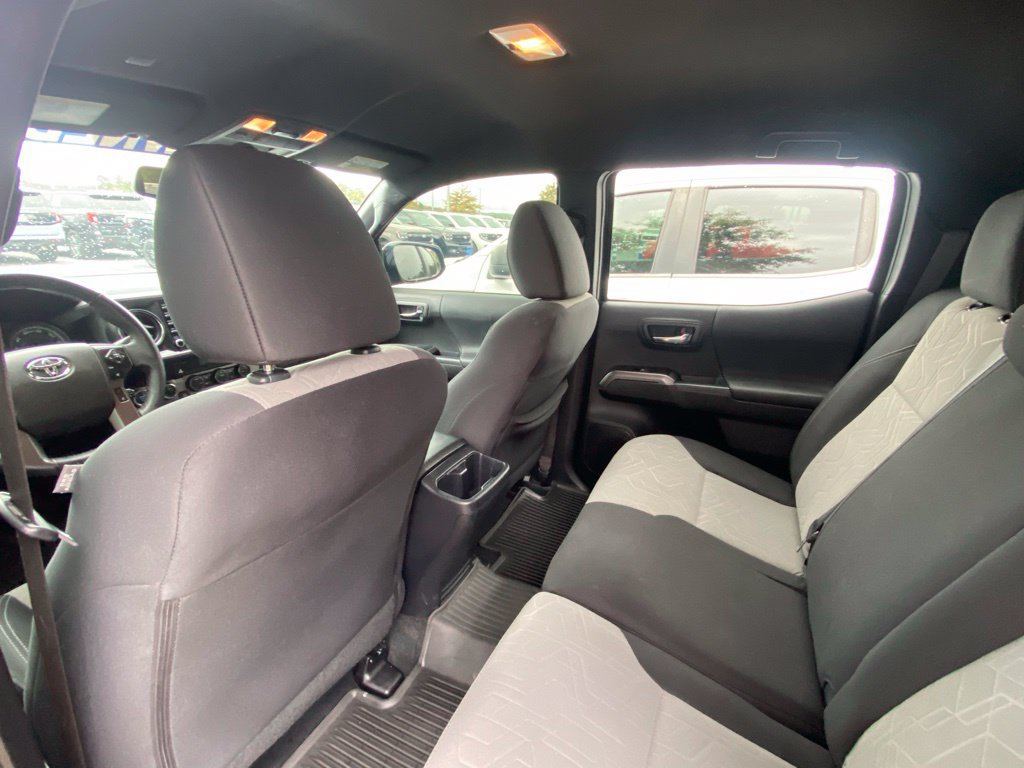 Used 2022 Toyota Tacoma TRD Off-Road AWD/4WD image 24