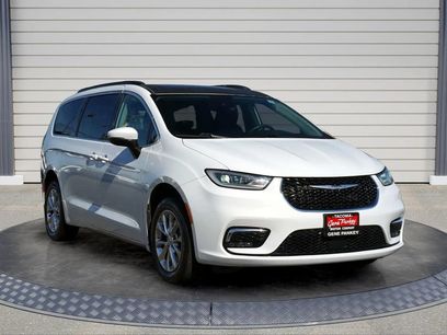 Used 2022 Chrysler Pacifica Touring-L