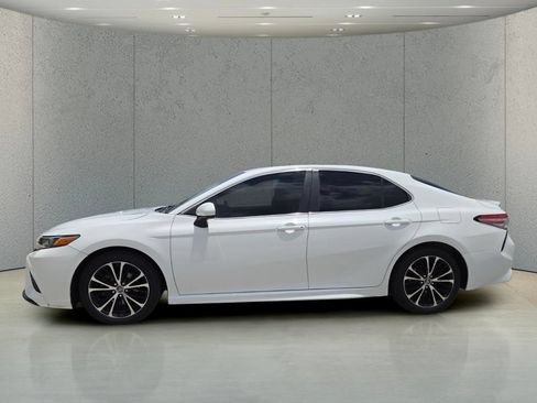 Used 2018 Toyota Camry SE FWD image 9