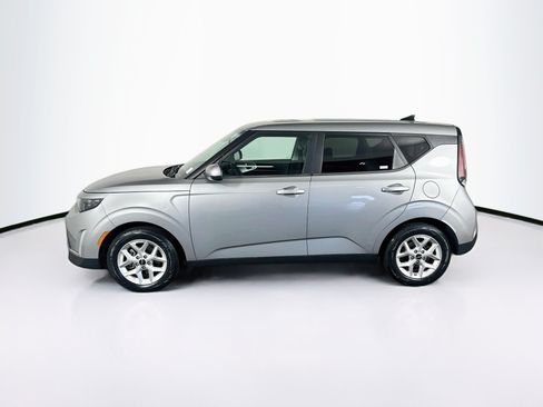 Used 2024 Kia Soul LX w/ Option Group 015 FWD image 4