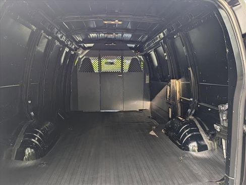 Used 2021 Chevrolet Express 2500 w/ Driver Convenience Package RWD image 15