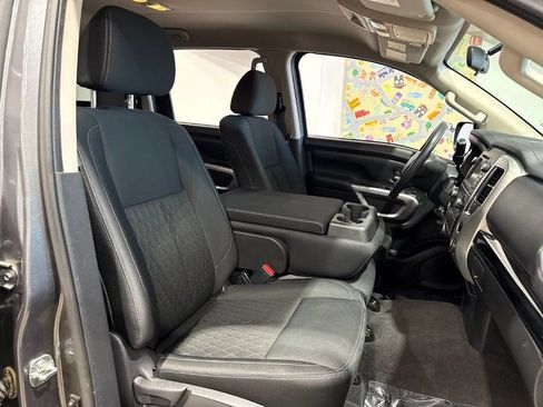 Used 2019 Nissan Titan SV AWD/4WD image 15