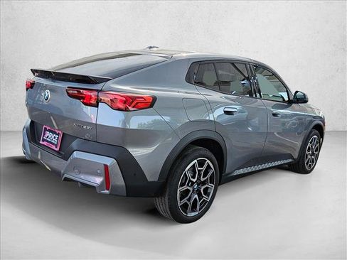 Used 2025 BMW X2 xDrive28i AWD/4WD image 5