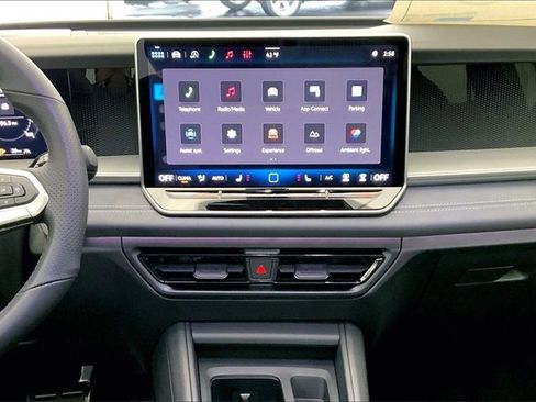 New 2026 Volkswagen Tiguan SE R-Line image 8