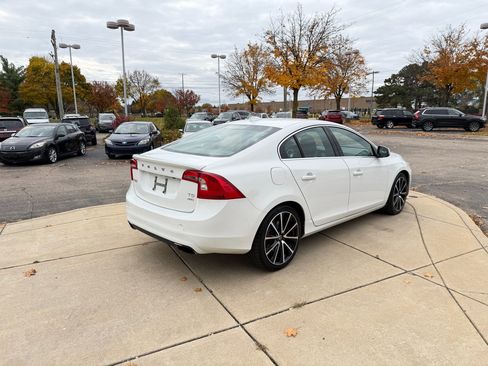 Used 2016 Volvo S60 T5 Premier image 3