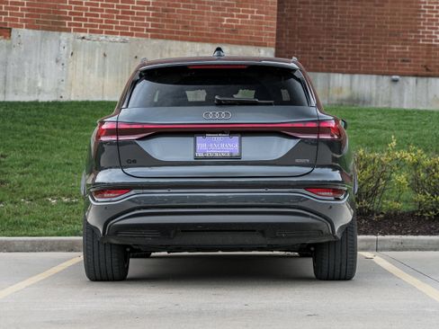 Used 2025 Audi Q6 e-tron Premium Plus w/ Premium Plus AWD/4WD image 29