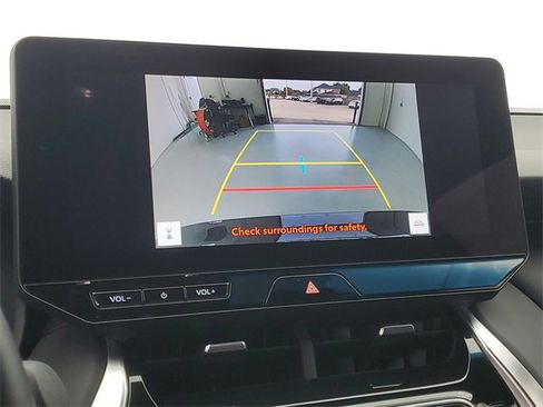 Used 2024 Toyota Venza XLE image 29