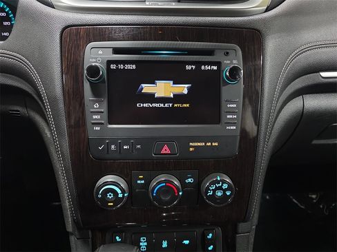 Used 2017 Chevrolet Traverse LT w/ Style and Technology Package image 22