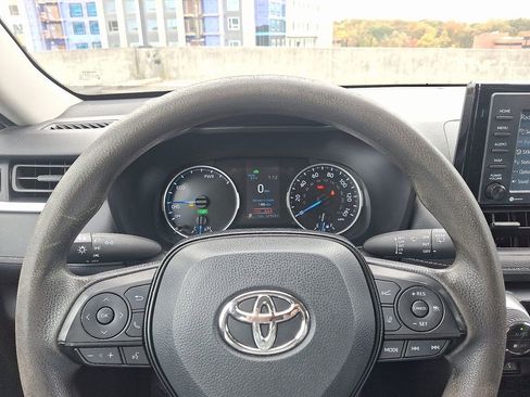 Used 2020 Toyota RAV4 LE image 20