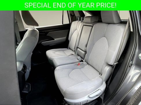 Used 2021 Toyota Highlander LE image 21