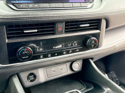 Used 2024 Nissan Rogue SV FWD image 10