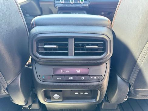 Used 2025 Honda Pilot TrailSport image 23