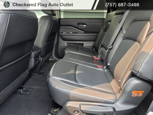 Used 2024 Nissan Pathfinder SL FWD image 39