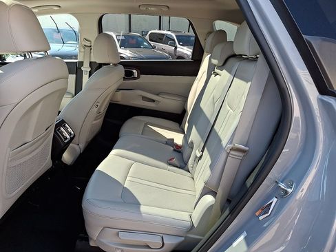 Used 2023 Kia Sorento S w/ Panoramic Sunroof Package AWD/4WD image 10