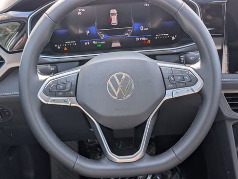 New 2026 Volkswagen Taos SE FWD image 9