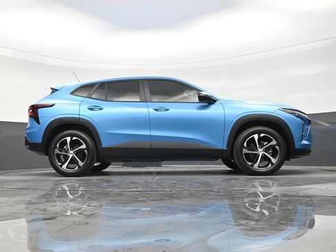 Used 2025 Chevrolet Trax RS FWD image 25