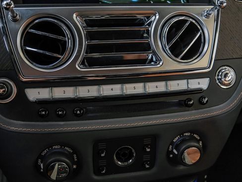 Used 2018 Rolls-Royce Wraith image 24