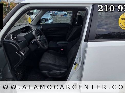 Used 2014 Scion xB FWD image 29