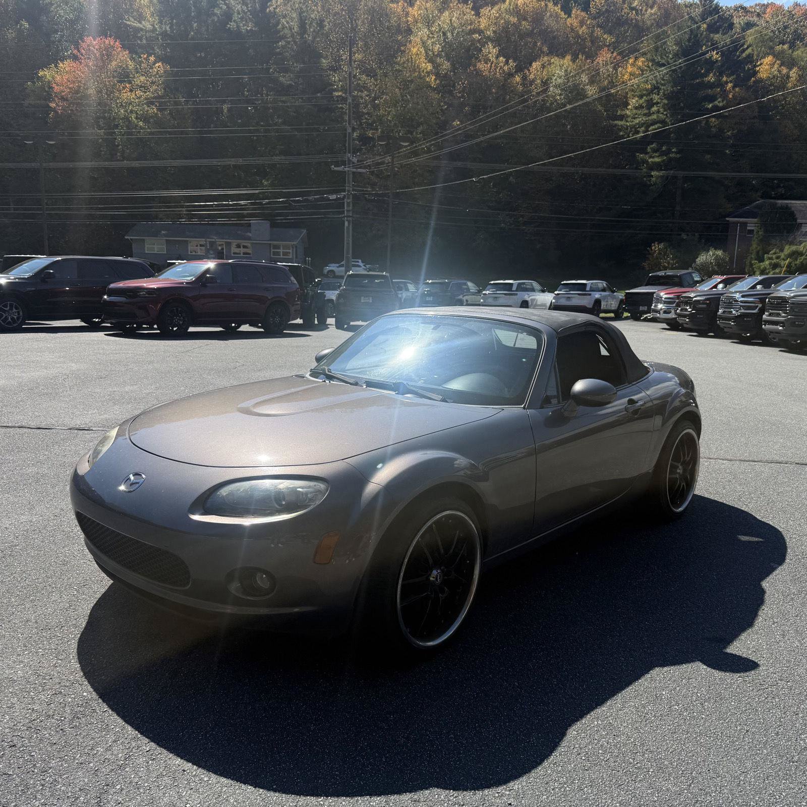 Used 2006 MAZDA MX-5 Miata Touring RWD image 10