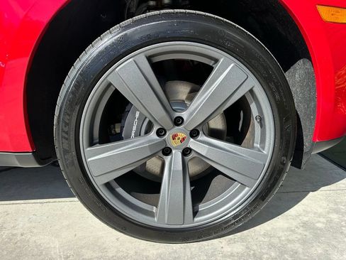Certified 2026 Porsche Macan AWD/4WD image 41
