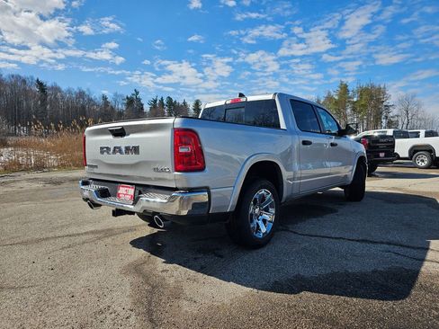 New 2026 RAM 1500 4x4 Crew Cab image 3