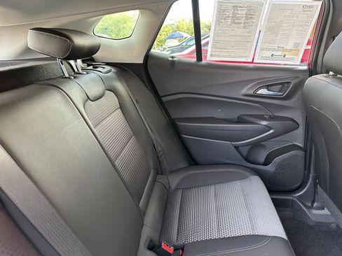 Used 2025 Chevrolet Trax LT image 35