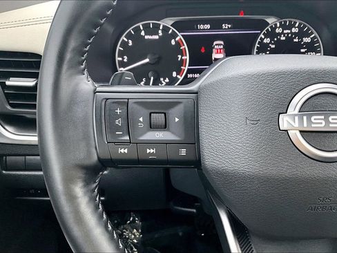 Used 2025 Nissan Rogue SV image 18