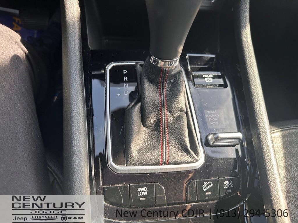 Used 2025 Jeep Compass Trailhawk AWD/4WD image 11