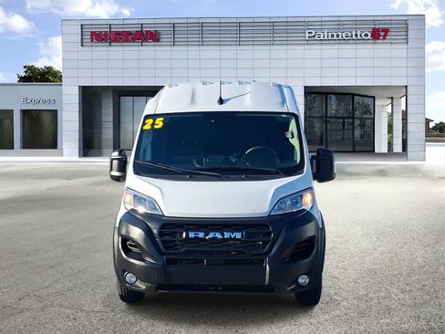 Used 2025 RAM ProMaster 2500 w/ Convenience Group FWD image 2