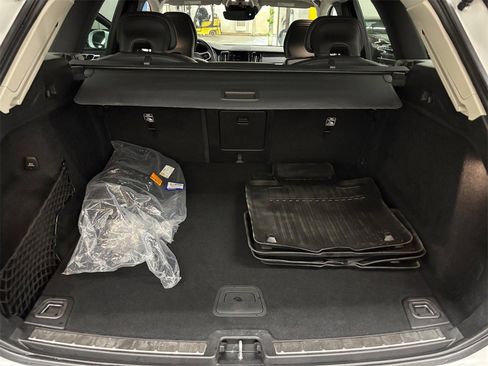 Used 2021 Volvo XC60 T6 Inscription image 16