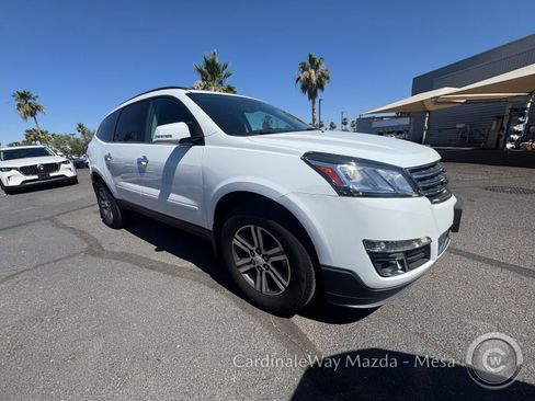 Used 2017 Chevrolet Traverse LT AWD/4WD image 2