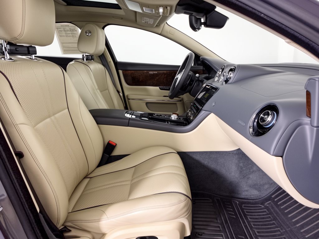 Used 2019 Jaguar XJ R-Sport RWD image 30