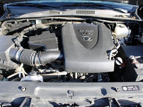 Used 2019 Toyota Tacoma TRD Off-Road image 13