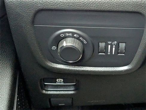 Used 2021 Jeep Grand Cherokee L Laredo image 26